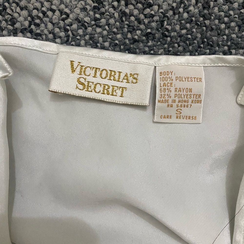 Vintage90s Victoria's Secret Cream Lace Chemise - Picture 4 of 4